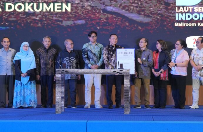PENGUATAN SINERGI DITJEN PENGELOLAAN KELAUTAN DAN SEJUMLAH MITRA MELALUI PENANDATANGANAN NASKAH KERJA SAMA PADA RAKERNIS, JAKARTA (4/12/25)
